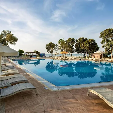 Merit Cyprus Gardens Seafront & Beach & Casino Hotel Trikomo