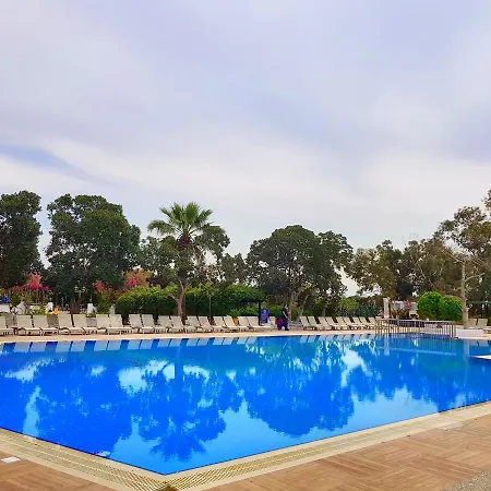 Hotel Merit Cyprus Gardens Seafront & Beach & Casino